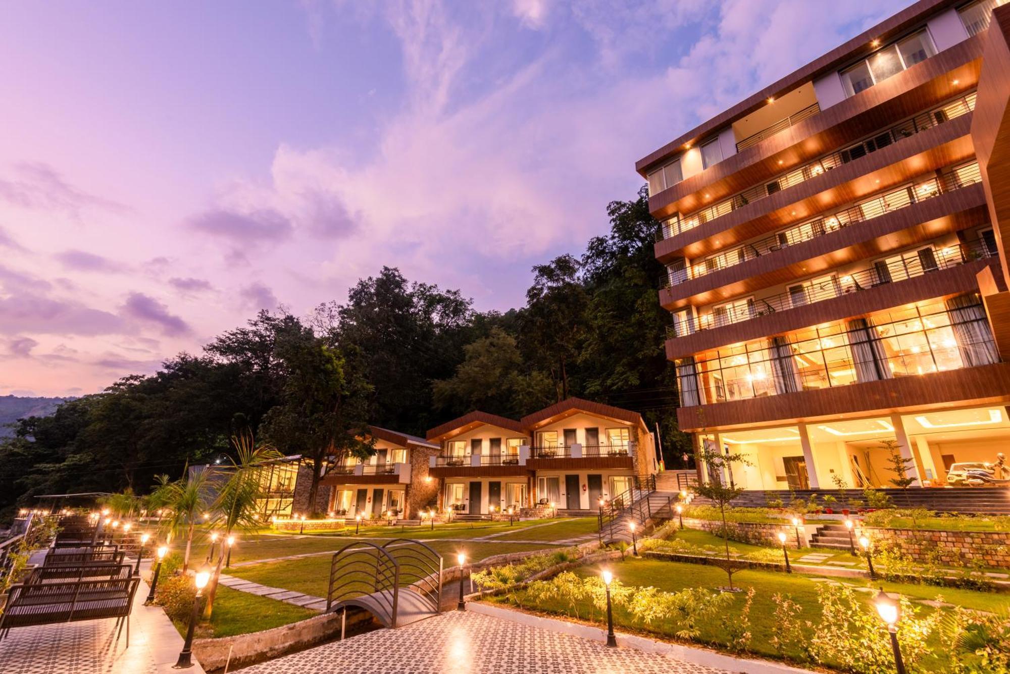 Dls Divine River Resort And Spa, Rishīkesh Exteriör bild