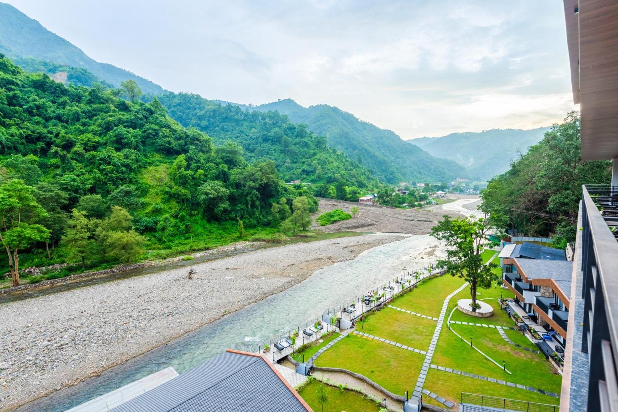 Dls Divine River Resort And Spa, Rishīkesh Exteriör bild